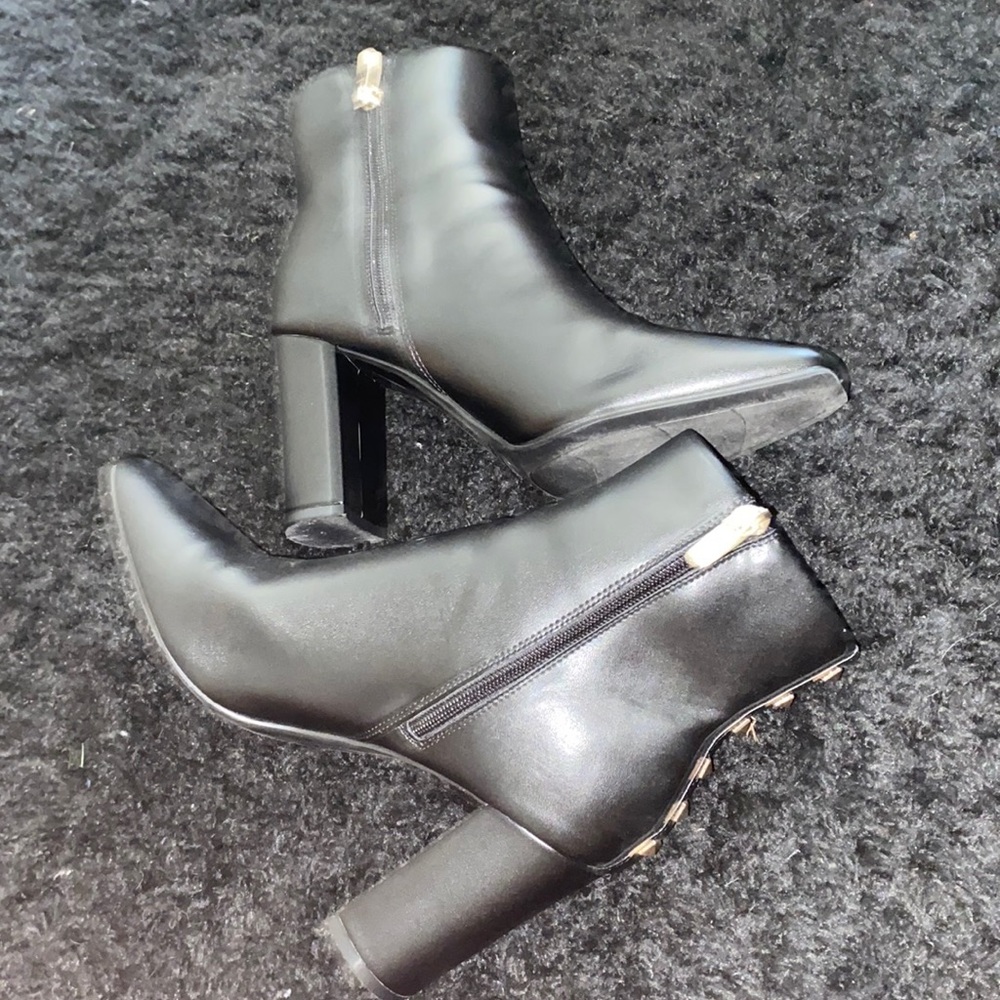 I’m selling my heeled boots. They are from Nine West. Super comfortable.